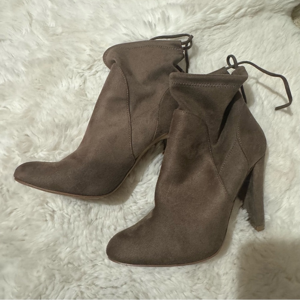 Charles by Charles David 5.5 boots grey